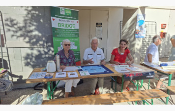 LE CLUB DE BRIDGE SORT DE SES MURS